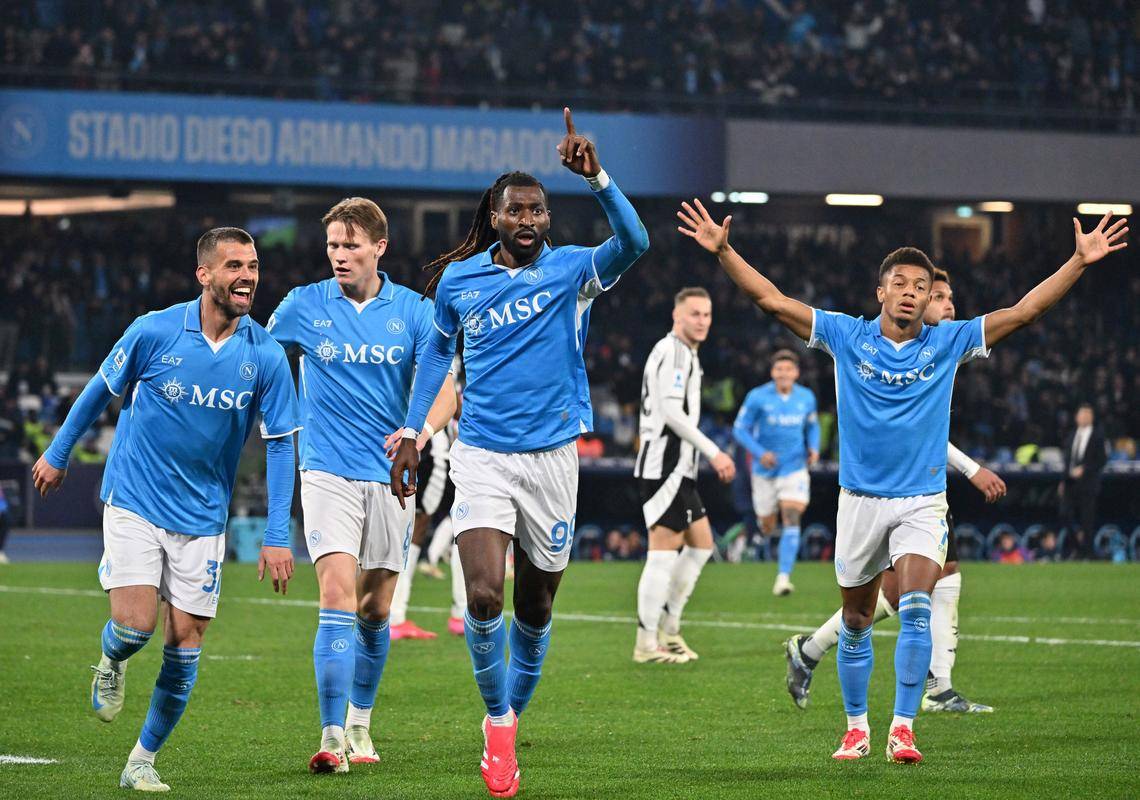 关于那不勒斯客场取胜意大利人，保持不败纪录的信息